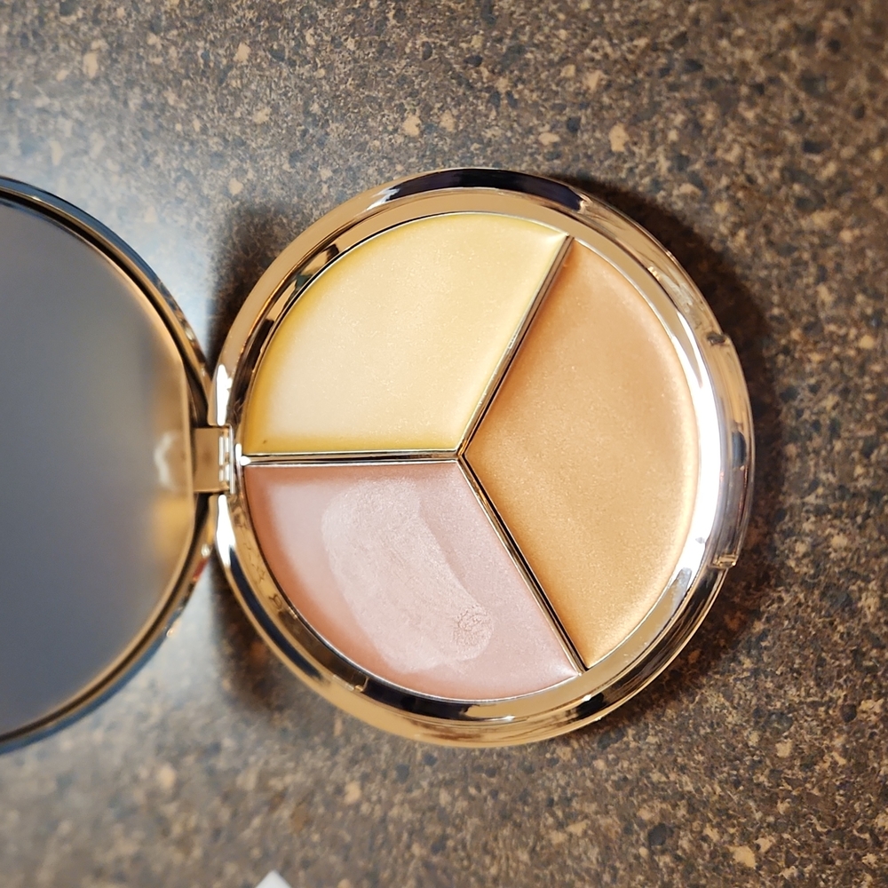 ICONIC London Dewy Glow Highlight BNIB